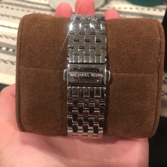 Michael Kors Watch - Picture 3 of 8